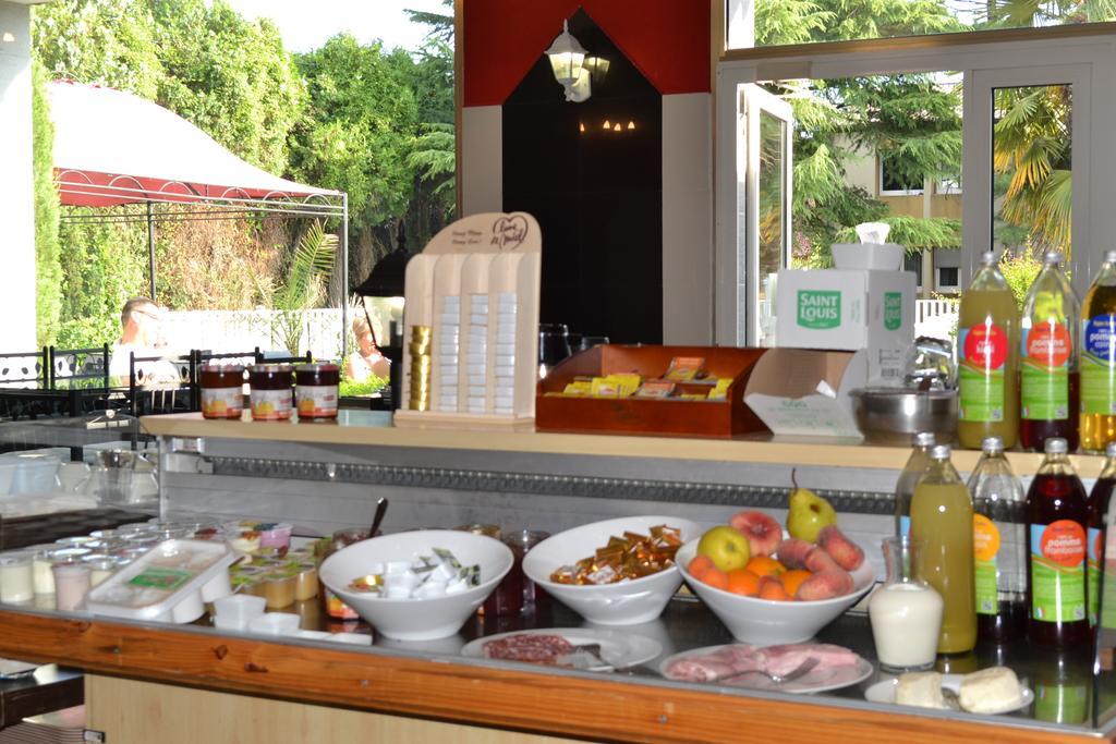 瑞莱斯500维也纳酒店 舍纳斯昂博朗 外观 照片