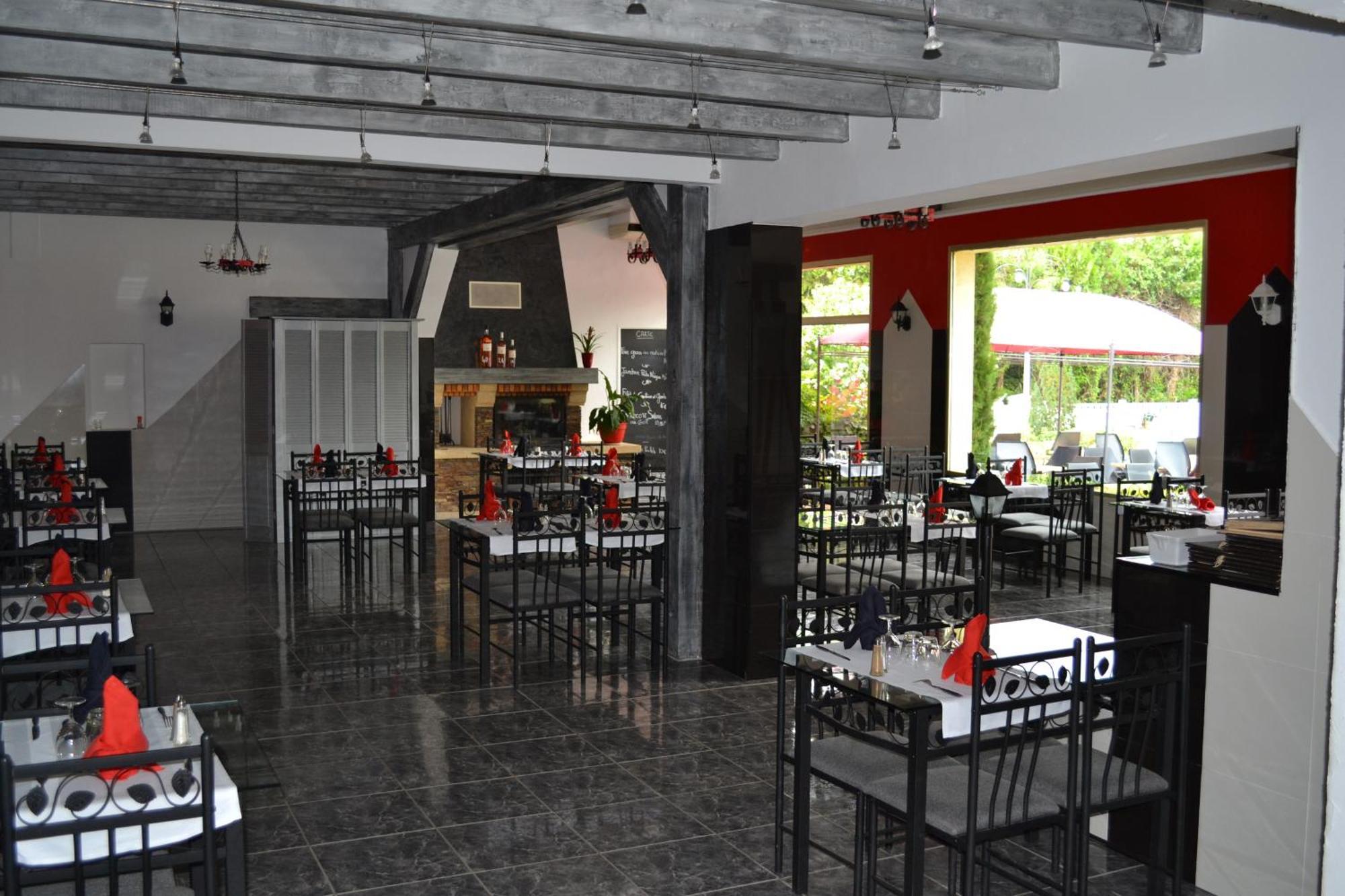 瑞莱斯500维也纳酒店 舍纳斯昂博朗 外观 照片